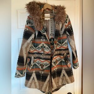BB Dakota Aztec Pattern Cape with Faux Fur Collar